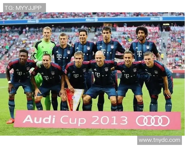 合照中的足球明星是谁揭秘他们背后的故事与成就