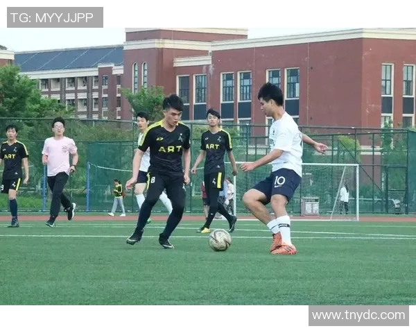 当代足球明星同框合影展现青春风采与竞技精神的精彩瞬间